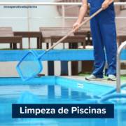 Serviço de limpeza de piscina