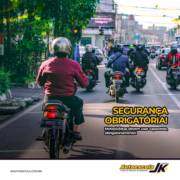Segurança obrigatória! Motociclistas devem usar capacetes, obrigatoriamente!