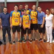 Atletas do handebol, basquete e judô recebem protetores bucais para práticas esportivas