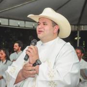 Oh meu Santo António tenha pena tenha dó tô ficando velho, tô ficando só...
