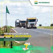 Atenção com os faróis nas estradas