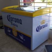Por Que Investir em Plotagem de Freezer para seu Estabelecimento?