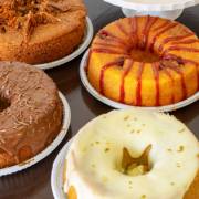 Do café passado na hora à mesa da festa: sempre existe um bom motivo para pedir um Bolos do Sítio