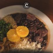Feijoada no Cardume: O Sabor que Deixa Seu Dia Mais Completo