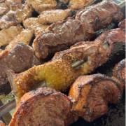 Churrasco, Self-Service e Marmitas Que Fazem Sucesso em Mineiros
