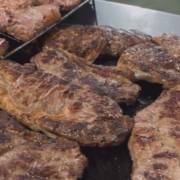O dilema de quem olha o buffet e quer provar tudo