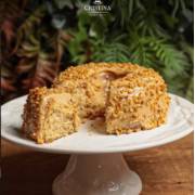 Tem cheiro de bolo saindo do forno, gosto de infância e aquele pedaço que nunca parece suficiente