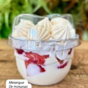Leveza, cremosidade e morango: a sobremesa perfeita para adoçar o dia!