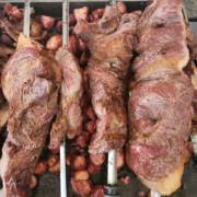 Sabor de comida caseira com churrasco todo dia