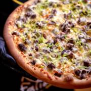 Sua Noite Merece Essa Pizza: Faça já seu pedido no Rocha Fatias