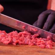 Hoje tem carne boa na mesa. A pergunta é: qual vai ser a escolhida?
