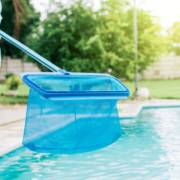Limpeza de piscina é coisa séria
