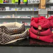 Caminhas que Encantam: Conforto e Estilo para Seus Pets na Animais & Cia!