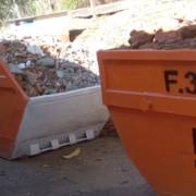 Serviço de aluguel de caçambas da RW Solução Ambiental.