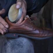 Graxas e Mousses: qual a diferença e o melhor para engraxar sapatos?