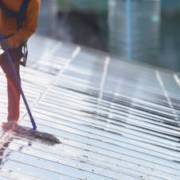 De quanto em quanto tempo os painéis solares precisam ser limpos?