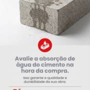 Avalie a absorção de água do cimento na hora da compra