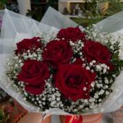 Algumas flores não precisam de legenda: um buquê de rosas vermelhas já diz tudo