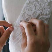 Bordados à mão em vestidos: por que fazem diferença?