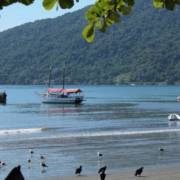O que levar para um passeio de barco em Ubatuba