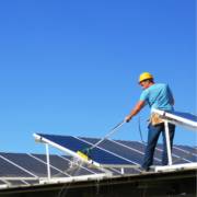 Mais uma limpeza de painel solar!