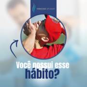 Os perigos de estalar o pescoço.