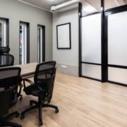 Ergonomia e conforto: móveis planejados para escritórios produtivos