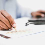 O papel do contador na gestão financeira empresarial: Como um contador pode agregar valor ao seu negócio.