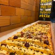 Ei Criatura, Vem Conhecer a Pizza de Metro da Dom Caetano!