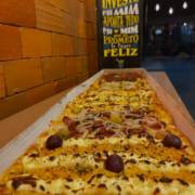 Criatura, Se é Pizza de Metro que Você Quer, a Dom Caetano É o Lugar Certo!