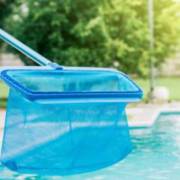 Limpeza de piscina é coisa séria