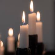 Como As Velas E Artigos Religiosos Mantêm Tradições Vivas Em São Manuel SP