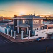 Mobi Construtora: Qualidade e Eficiência na Construção de Residências em Riviera de Santa Cristina XIII