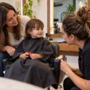 Primeiro corte infantil: como preparar a criança?