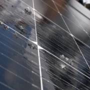 Placas solares: sujeira pode afetar a captação de luz