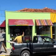 Como uma fachada pode valorizar um comércio?
