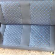 Bancos do caminhão 608, em couro curvin preto c/diamantado azul caneta