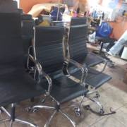 Cadeiras de escritório pretas material cipatex