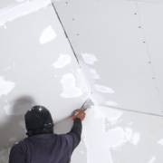 Gesso ou drywall: qual é a melhor opção para sua obra?