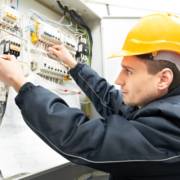 5 motivos para contratar um eletricista para o seu prédio