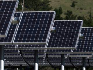 Desafios e Soluções na Implementação de Sistemas Solares em Grandes Escalas: Superando obstáculos.