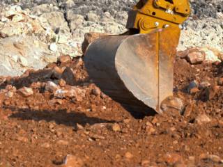 Por que a terraplanagem é importante antes de construir?