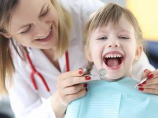 Odontopediatria em Sarandi PR: Como a Odontologia Cardoso Cuida dos Pequenos Sorrisos