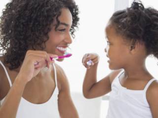 Sim, escovar os dentes é muito importante para a saúde!