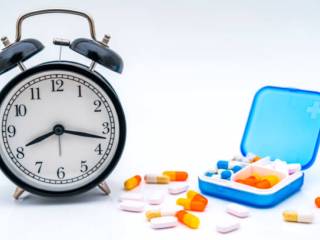 ​Por que seguir corretamente os horários dos medicamentos?