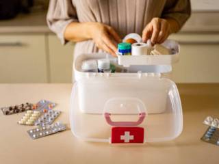 Como armazenar medicamentos corretamente em casa?