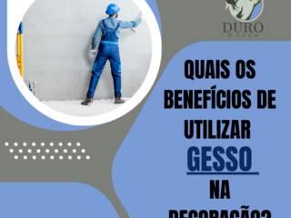 . Quais são os benefícios de utilizar gesso na decoração?