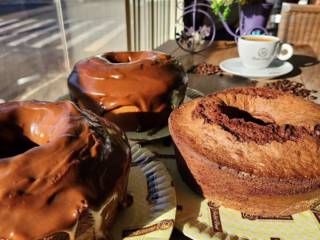 Venha exprimentar nossos deliciosos bolos caseiros de chocolate