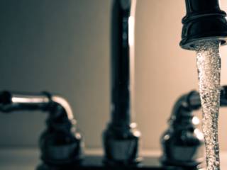 O que você precisa saber antes de contratar um encanador?