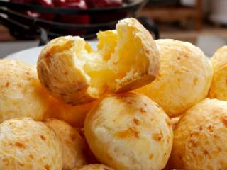 Uma mesa cheia de quitandas, um bolo fresquinho e a certeza de que alguém vai perguntar: onde você comprou?